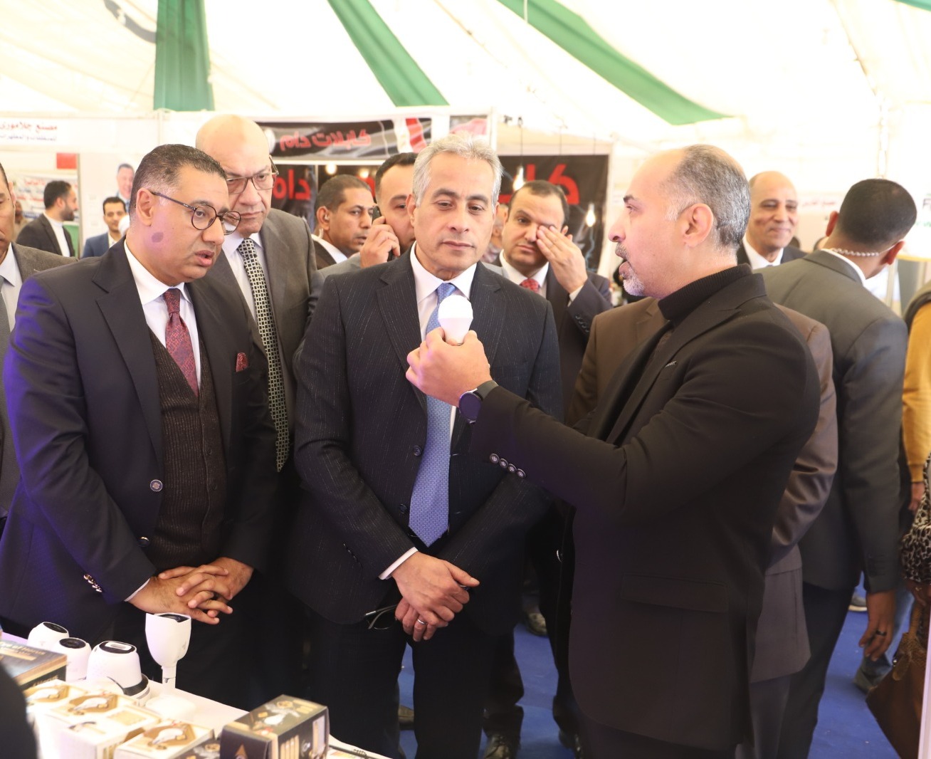 وزير القوى العامله 